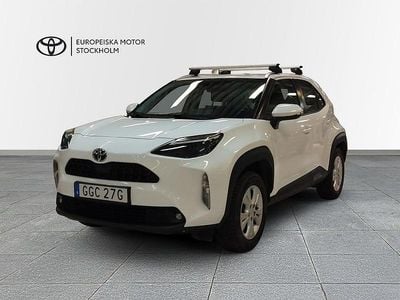 Vit Begagnad 2022 Toyota Yaris Hybrid | 239 900 kr (Marknadspris)