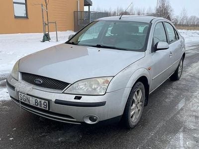 Begagnad Ford Mondeo 145 HK (106 kW) 2001 Halvkombi