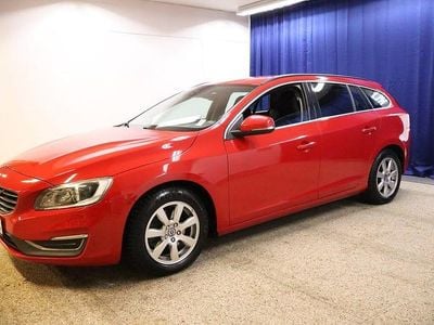 Röd Begagnad 2014 Volvo V60 Momentum Kombi | 129 900 kr (Marknadspris)