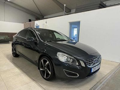 Grå Begagnad 2010 Volvo S60 R-Design Sedan | 99 900 kr (Marknadspris)