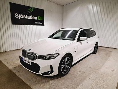 Vit Begagnad 2022 BMW 330e M Sport Kombi | 364 900 kr (Lite dyr)