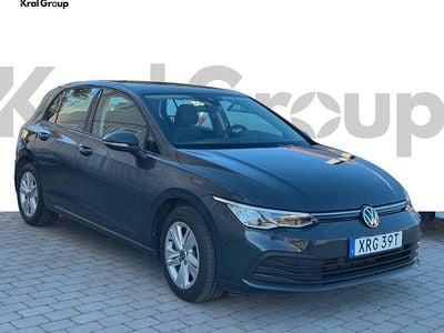 Grå Begagnad 2022 VW Golf VIII Halvkombi | 204 980 kr (Marknadspris)