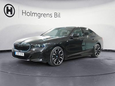 Svart Begagnad 2025 BMW 550e Shadowline Sedan | 879 500 kr