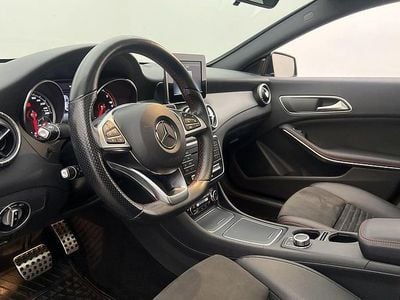 Svart Begagnad 2018 Mercedes CLA200 Sedan | 249 900 kr