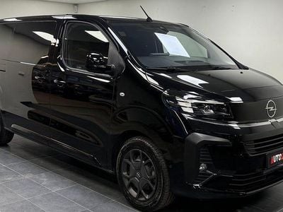 Svart Begagnad 2024 Opel Vivaro Minibuss | 369 900 kr (Dyr)