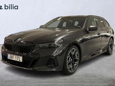 Grå Begagnad 2025 BMW 530e M Sport Kombi | 679 900 kr (Marknadspris)