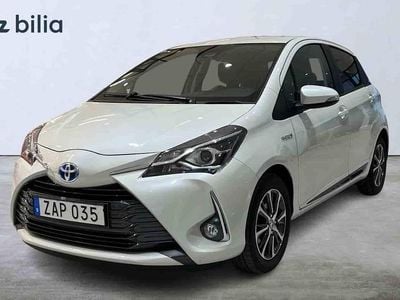 Grå Begagnad 2019 Toyota Yaris Hybrid Halvkombi | 184 900 kr
