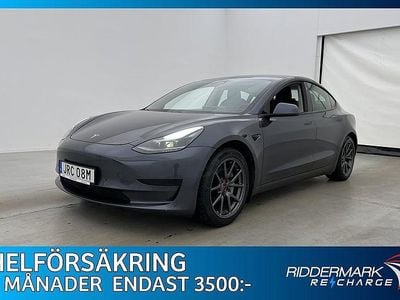 Grå Begagnad 2021 Tesla Model 3 Standard Range Plus Sedan | 249 800 kr (Bra pris)