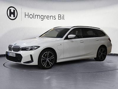 Begagnad BMW 330e M Sport 184 HK (135 kW) 2024 Vit Kombi
