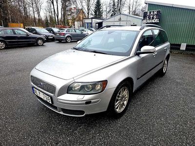 Ljusgrå Begagnad 2006 Volvo V50 Kinetic Kombi | 34 900 kr (Marknadspris)