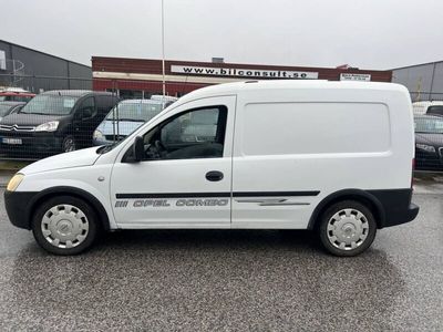 begagnad Opel Combo 1,3 DT Skåp 1 Ägare Gotlandskörd sedan ny! Nybes