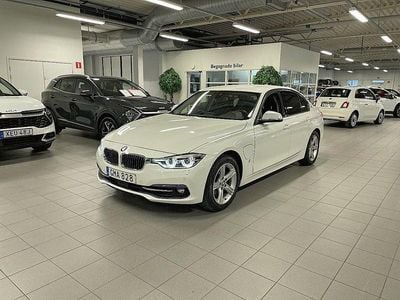 Vit Begagnad 2017 BMW 330e Sedan | 199 900 kr (Bra pris)