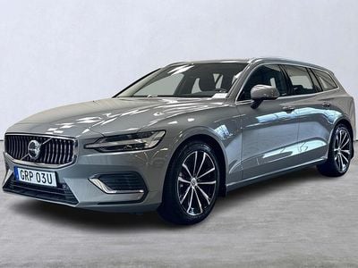 Grå Begagnad 2024 Volvo V60 Plus Kombi | 459 500 kr (Marknadspris)