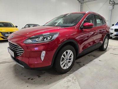 Röd metallic Begagnad 2022 Ford Kuga Titanium SUV | 249 500 kr (Marknadspris)