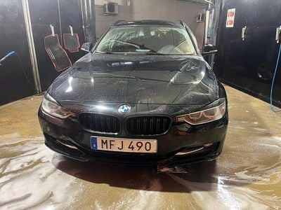 Svart Begagnad 2013 BMW 320 Kombi | 129 000 kr (Lite dyr)