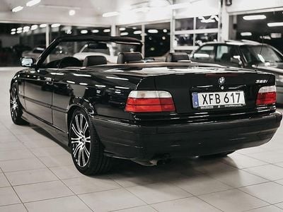 Begagnad BMW 328 193 HK (141 kW) 1999 Svart Cab
