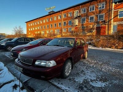 Begagnad Volvo S70 144 HK (105 kW) 1997 Metallisk röd Sedan