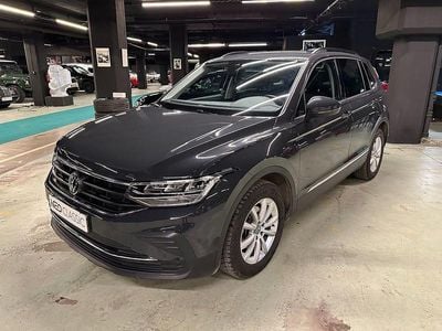 Grå Begagnad 2023 VW Tiguan SUV | 309 000 kr (Bra pris)