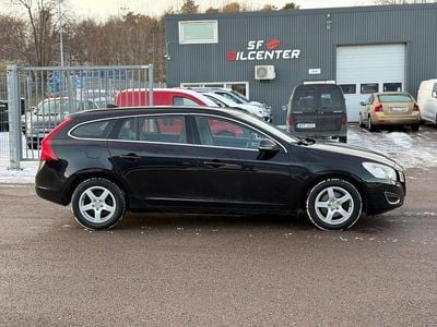 Svart Begagnad 2013 Volvo V60 Kombi | 72 900 kr (Marknadspris)