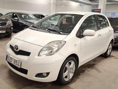 Begagnad Toyota Yaris 101 HK (74 kW) 2010 Vit Halvkombi