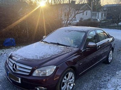 Toppskick vinröd Begagnad 2008 Mercedes C220 Avantgarde Sedan | 69 000 kr (Marknadspris)