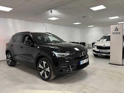 Svart Begagnad 2022 Volvo XC40 Core SUV | 329 900 kr (Marknadspris)