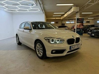 Begagnad BMW 118 Advantage 150 HK (110 kW) 2016 Vit Halvkombi