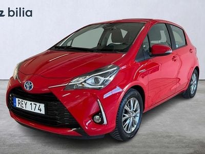 Röd Begagnad 2018 Toyota Yaris Hybrid Active Halvkombi | 139 900 kr (Marknadspris)