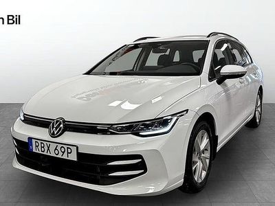 Pure white Begagnad 2025 VW Golf VIII Kombi | 309 000 kr (Marknadspris)