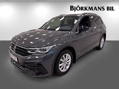 Grå Begagnad 2022 VW Tiguan R-line SUV | 369 900 kr (Dyr)
