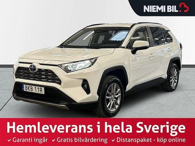 Vit Begagnad 2022 Toyota RAV4 Hybrid Active SUV | 334 900 kr (Bra pris)