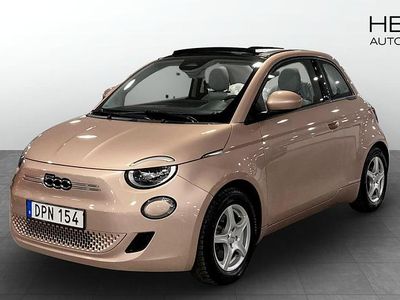 Svart Begagnad 2022 Fiat 500e Icon Halvkombi | 189 900 kr (Marknadspris)