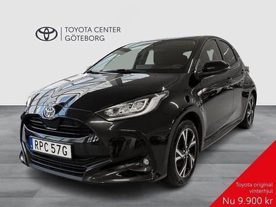 Svart Begagnad 2024 Toyota Yaris Hybrid Active Halvkombi | 249 900 kr (Marknadspris)