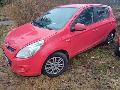 Begagnad Hyundai i20 101 HK (74 kW) 2009 Röd Halvkombi