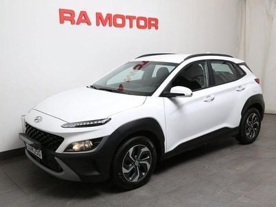 Vit Begagnad 2021 Hyundai Kona Essential SUV | 209 800 kr (Marknadspris)