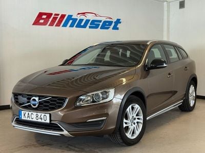 Begagnad Volvo V60 CC Momentum 191 HK (140 kW) 2015 Brun Kombi