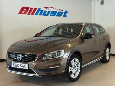 Brun Begagnad 2015 Volvo V60 CC Momentum Kombi | 137 000 kr (Lite dyr)