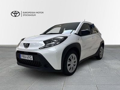 Vit Begagnad 2024 Toyota Aygo X Play SUV | 169 900 kr (Marknadspris)