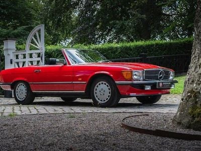 Begagnad Mercedes SL300 180 HK (132 kW) 1988 Röd