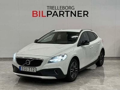 Begagnad Volvo V40 Momentum 120 HK (88 kW) 2016 Vit Halvkombi