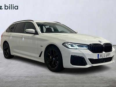 Vit Begagnad 2022 BMW 530e M Sport Kombi | 369 000 kr (Marknadspris)