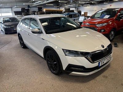 Vit Begagnad 2022 Skoda Octavia Scout Kombi | 309 000 kr (Marknadspris)