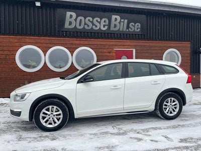 Vit Begagnad 2017 Volvo V60 CC Standard Kombi | 189 900 kr (Lite dyr)