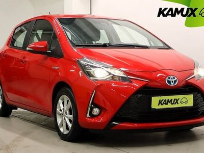 begagnad Toyota Yaris Hybrid e-CVT Kamera 2019, Halvkombi