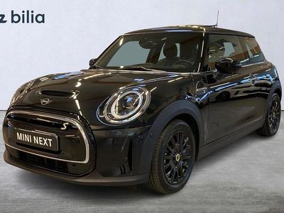 Svart Begagnad 2023 Mini Cooper SE Comfort Halvkombi | 238 700 kr (Marknadspris)