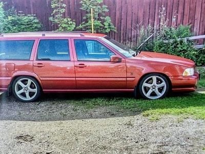 Rubinröd Begagnad 1998 Volvo V70 Kombi | 74 000 kr