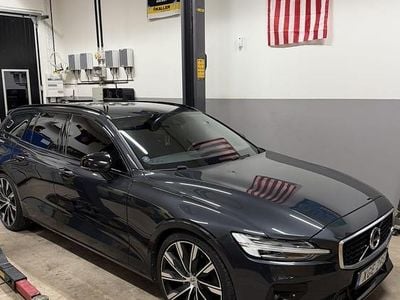 Begagnad Volvo V60 310 HK (228 kW) 2020 Grå metallic Kombi