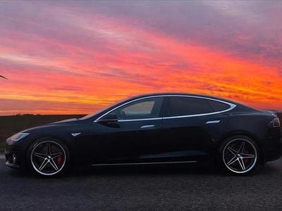 Begagnad Tesla Model S 567 kW (772 HK) 2016 Svart Halvkombi