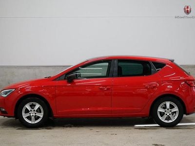 Röd Begagnad 2016 Seat Leon Style Halvkombi | 128 900 kr (Marknadspris)