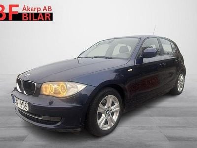 Mörkblå Begagnad 2011 BMW 118 Advantage Halvkombi | 72 500 kr (Marknadspris)
